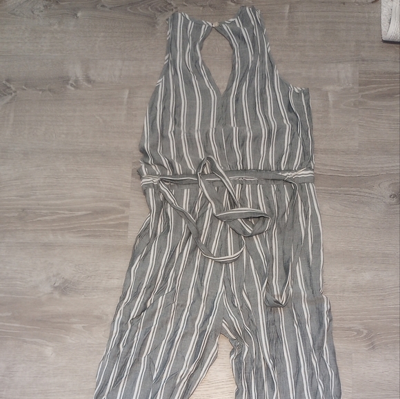Grey & white striped jumpsuit - Picture 3 of 5
